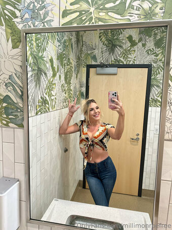 millimonroefree Nakenläckor OnlyFans Foto 18