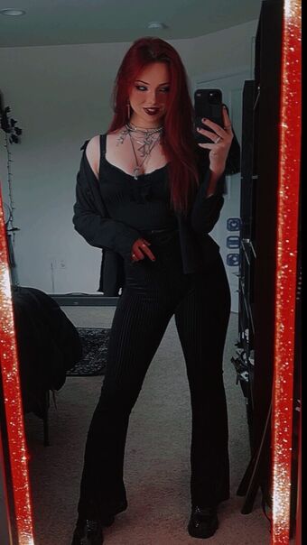 Miserrablee Nakenläckor OnlyFans Foto 5