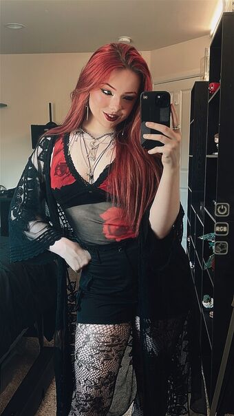 Miserrablee Nakenläckor OnlyFans Foto 11