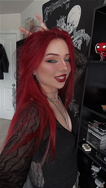 Miserrablee Nakenläckor OnlyFans Foto 16