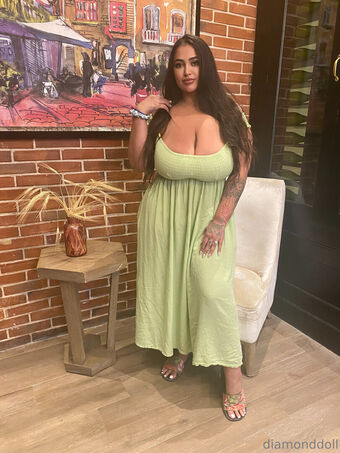 Miss Diamond Doll Nakenläckor OnlyFans Foto 24