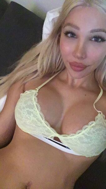 missalexia Nakenläckor OnlyFans Foto 3