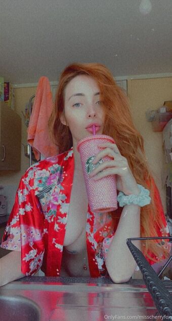 misscherryfox Nakenläckor OnlyFans Foto 31