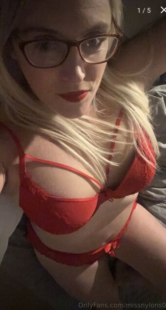 Missnylons07 Nakenläckor OnlyFans Foto 5