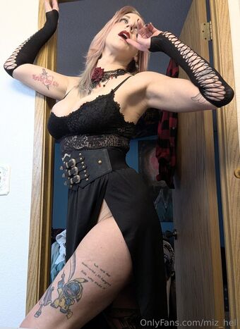 miz_hell Nakenläckor OnlyFans Foto 12