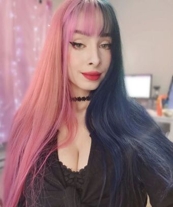 Mizzy Cyn Nakenläckor OnlyFans Foto 17