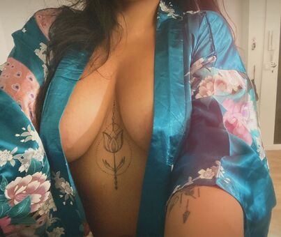 Mlletutu Nakenläckor OnlyFans Foto 2