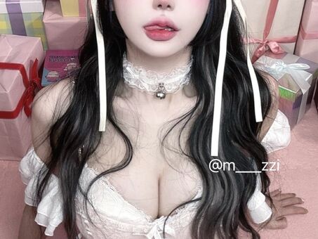 Mo_zzi Nakenläckor OnlyFans Foto 9
