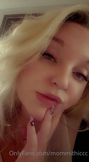 mommithiccc Nakenläckor OnlyFans Foto 11