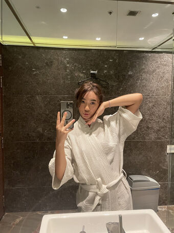 Moon Blitz Asmr Nakenläckor OnlyFans Foto 35