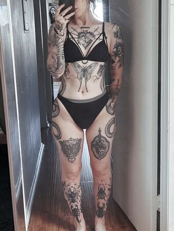 Mothica Nakenläckor OnlyFans Foto 31