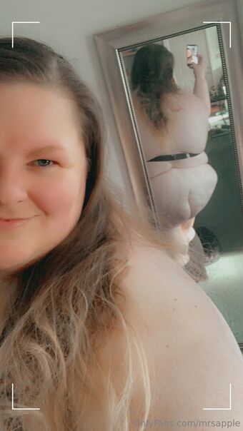 mrsapple Nakenläckor OnlyFans Foto 13
