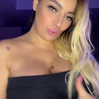 Mugemia Nakenläckor OnlyFans Foto 1
