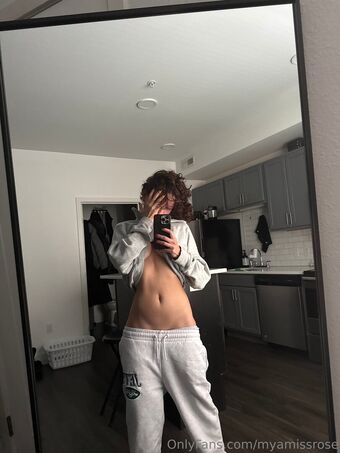 myamissrose Nakenläckor OnlyFans Foto 2
