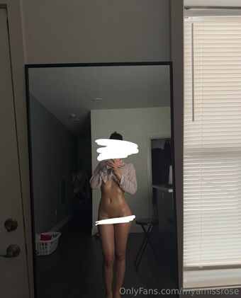 myamissrose Nakenläckor OnlyFans Foto 6