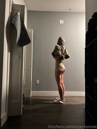 myamissrose Nakenläckor OnlyFans Foto 7