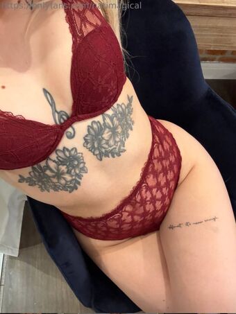 Natimagical Nakenläckor OnlyFans Foto 4