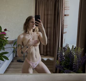 neDolia Nakenläckor OnlyFans Foto 1
