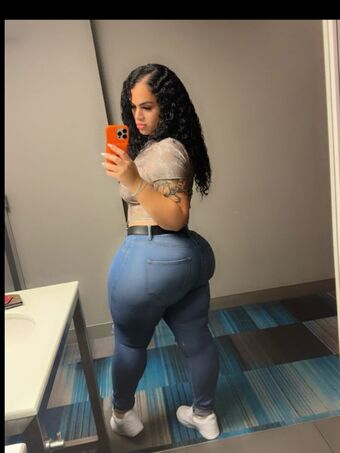 neeyce_ Nakenläckor OnlyFans Foto 4