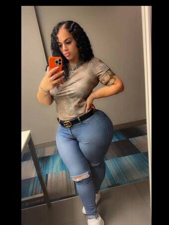 neeyce_ Nakenläckor OnlyFans Foto 5
