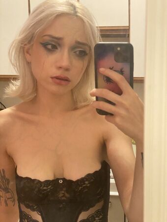 Neoliberal Hell Nakenläckor OnlyFans Foto 2