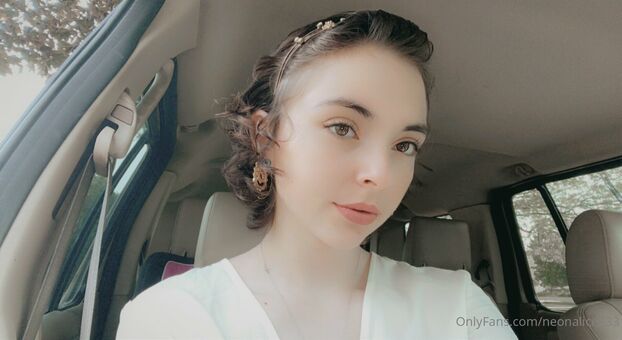 Neonalice333 Nakenläckor OnlyFans Foto 40