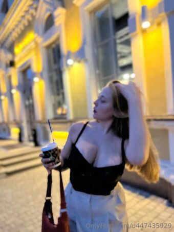nestyya Nakenläckor OnlyFans Foto 1