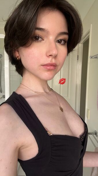 Newinsight Nakenläckor OnlyFans Foto 16