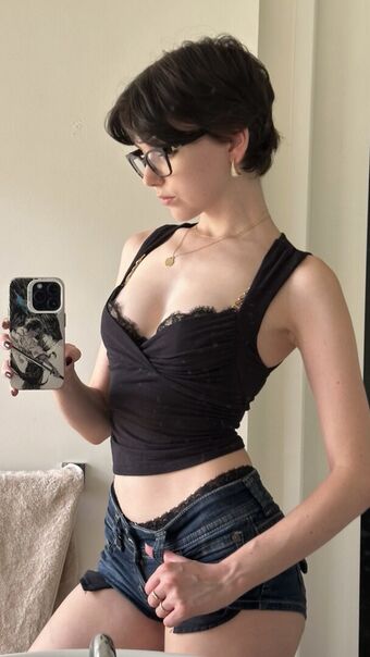 Newinsight Nakenläckor OnlyFans Foto 26