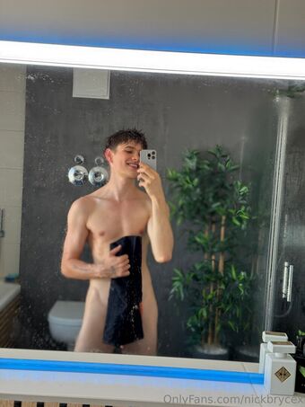 nickbrycex Nakenläckor OnlyFans Foto 35