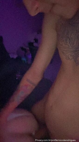 Nicole Rodrigues Nakenläckor OnlyFans Foto 2