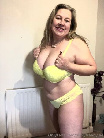 nikkyfreenylee Nakenläckor OnlyFans Foto 16