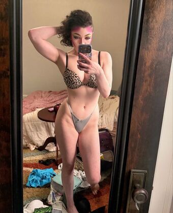 Nixi XS Nakenläckor OnlyFans Foto 22