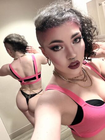 Nixi XS Nakenläckor OnlyFans Foto 28