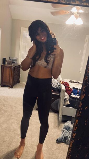 noellenights Nakenläckor OnlyFans Foto 2