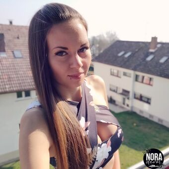 Nora Devot Nakenläckor OnlyFans Foto 1
