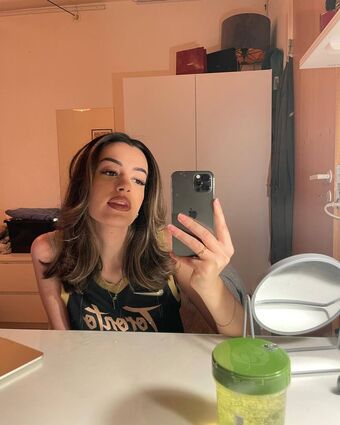 NoraExplorer Nakenläckor OnlyFans Foto 17
