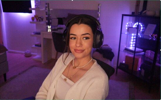 NoraExplorer Nakenläckor OnlyFans Foto 24