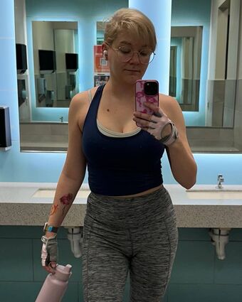 Nova Kyra Nakenläckor OnlyFans Foto 98