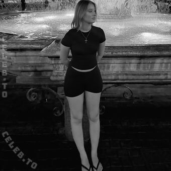 Nylaamriaa Nakenläckor OnlyFans Foto 33