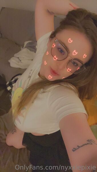 nyxxiepixie Nakenläckor OnlyFans Foto 7