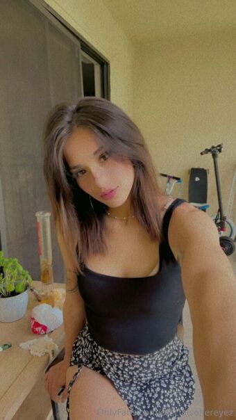 officialsofiereyez Nakenläckor OnlyFans Foto 6