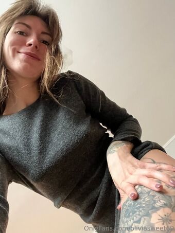 olivia_on_pole