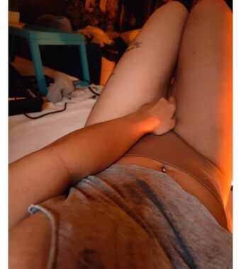 Olly Esse Nakenläckor OnlyFans Foto 20