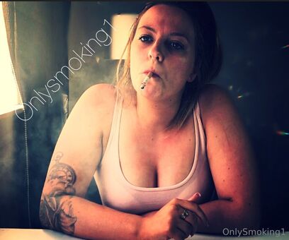 onlysmoking1 Nakenläckor OnlyFans Foto 7