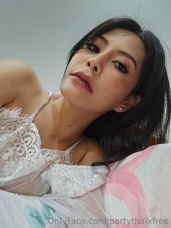 Partythaixx Nakenläckor OnlyFans Foto 14