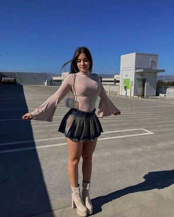 Parya_per Nakenläckor OnlyFans Foto 35