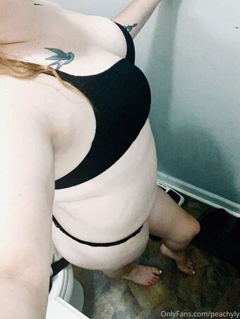 peachyly Nakenläckor OnlyFans Foto 15