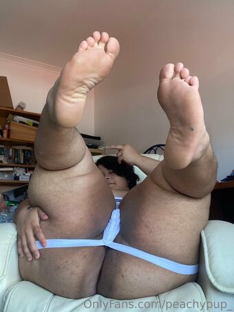 peachypup_ Nakenläckor OnlyFans Foto 16