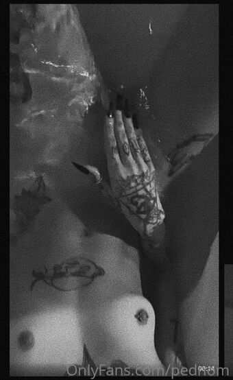 Pednom Nakenläckor OnlyFans Foto 11